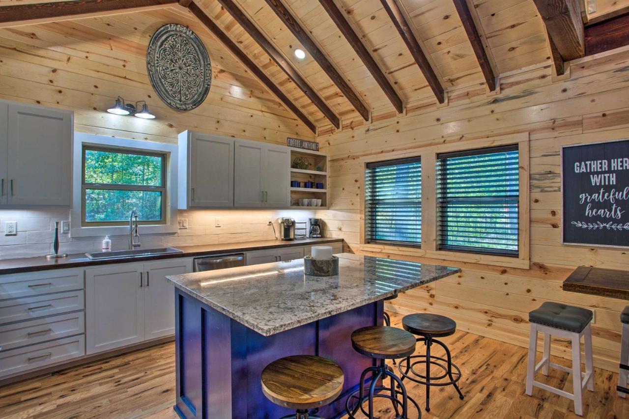 Luxe Broken Bow Cabin Game Room, Fire Pit And Deck! Exterior photo